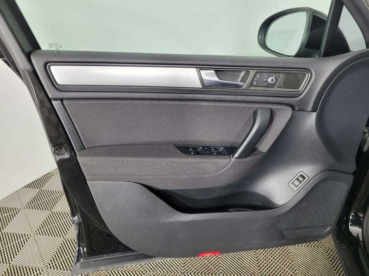 Фольксваген Туарег б/у, 2012, Автоматическая. Фото: #7