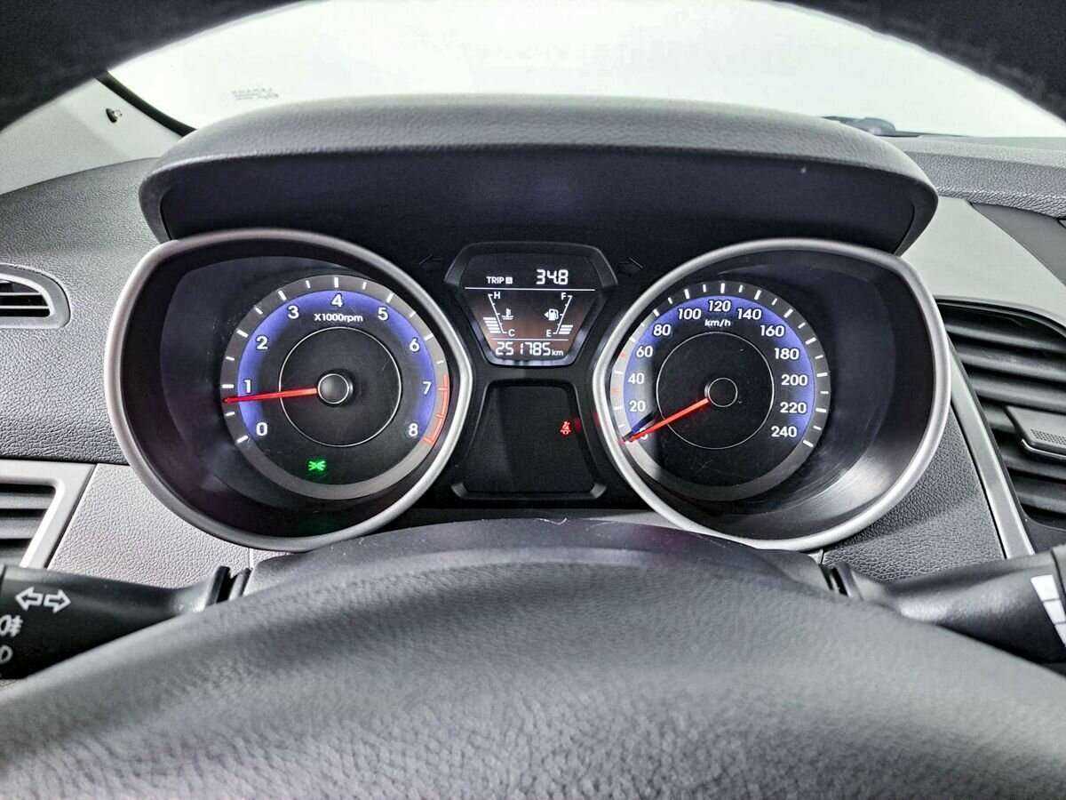 Хендай Елантра б/у, 2015, Механическая. Фото: #10