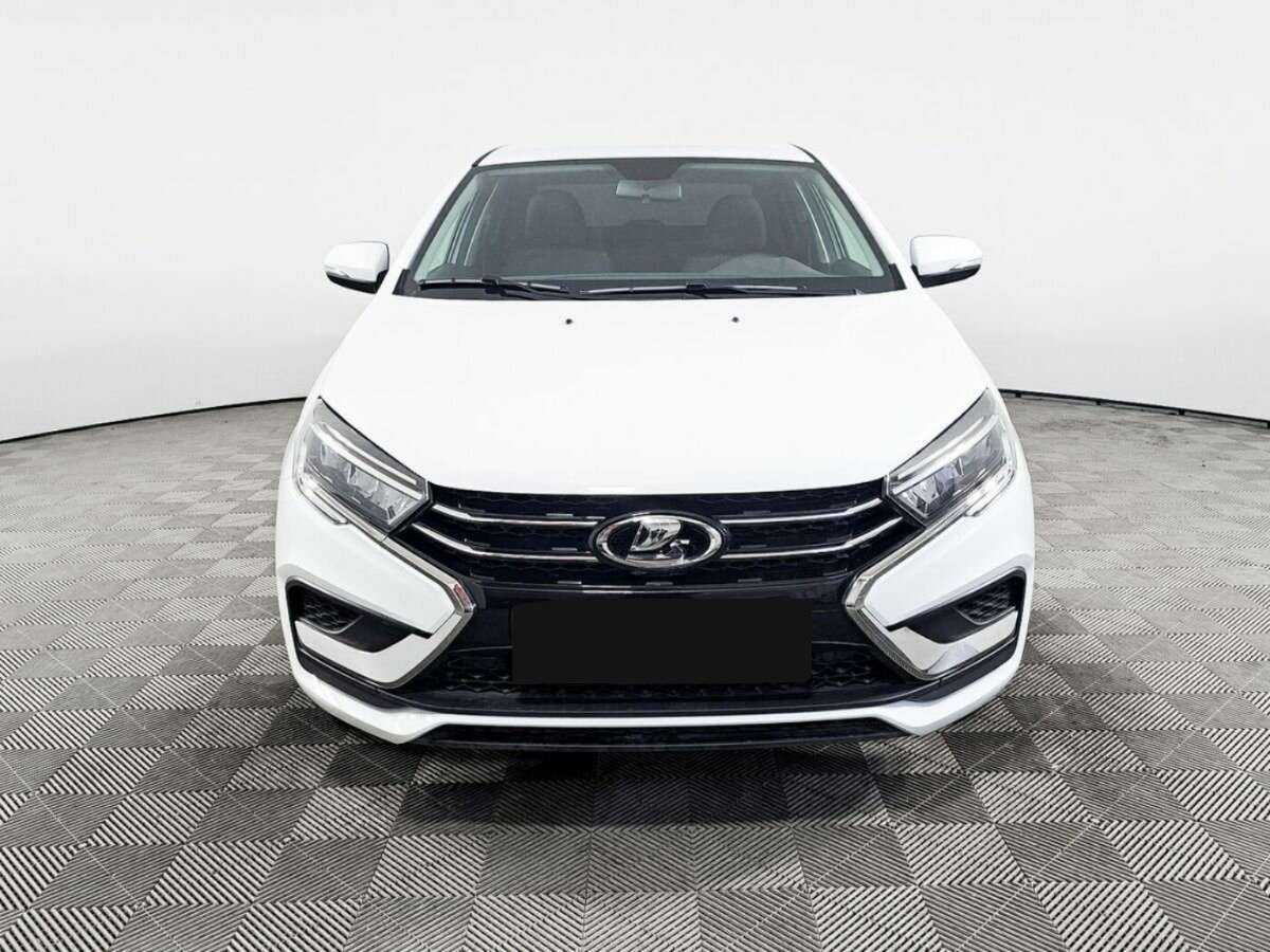 Лада (ВАЗ) Веста б/у, 2023, Механическая. Фото: #1