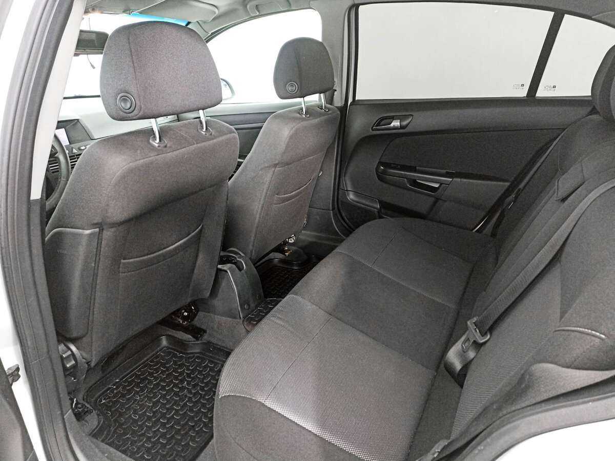 Опель Астра б/у, 2013, Механическая. Фото: #9