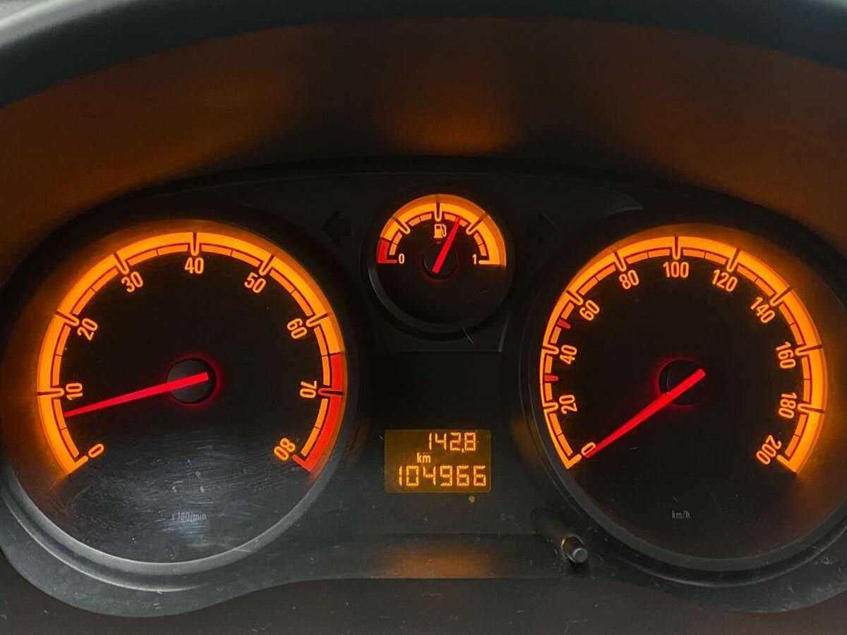 Опель Корса б/у, 2012, Механическая. Фото: #11