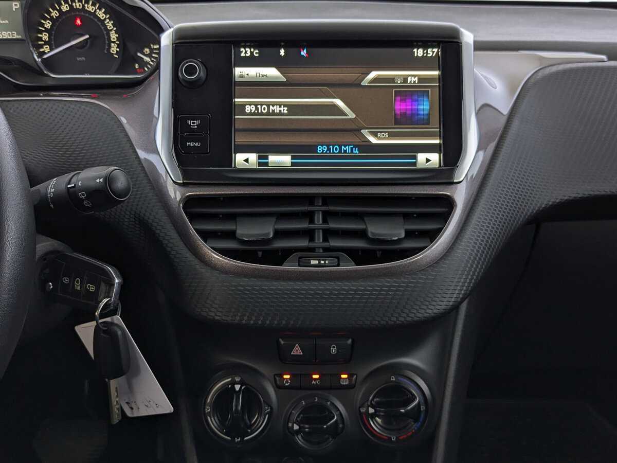 Пежо 2008 б/у, 2014, Автоматическая. Фото: #16