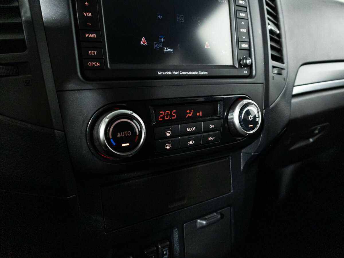 Митсубиши Паджеро б/у, 2012, Автоматическая. Фото: #15