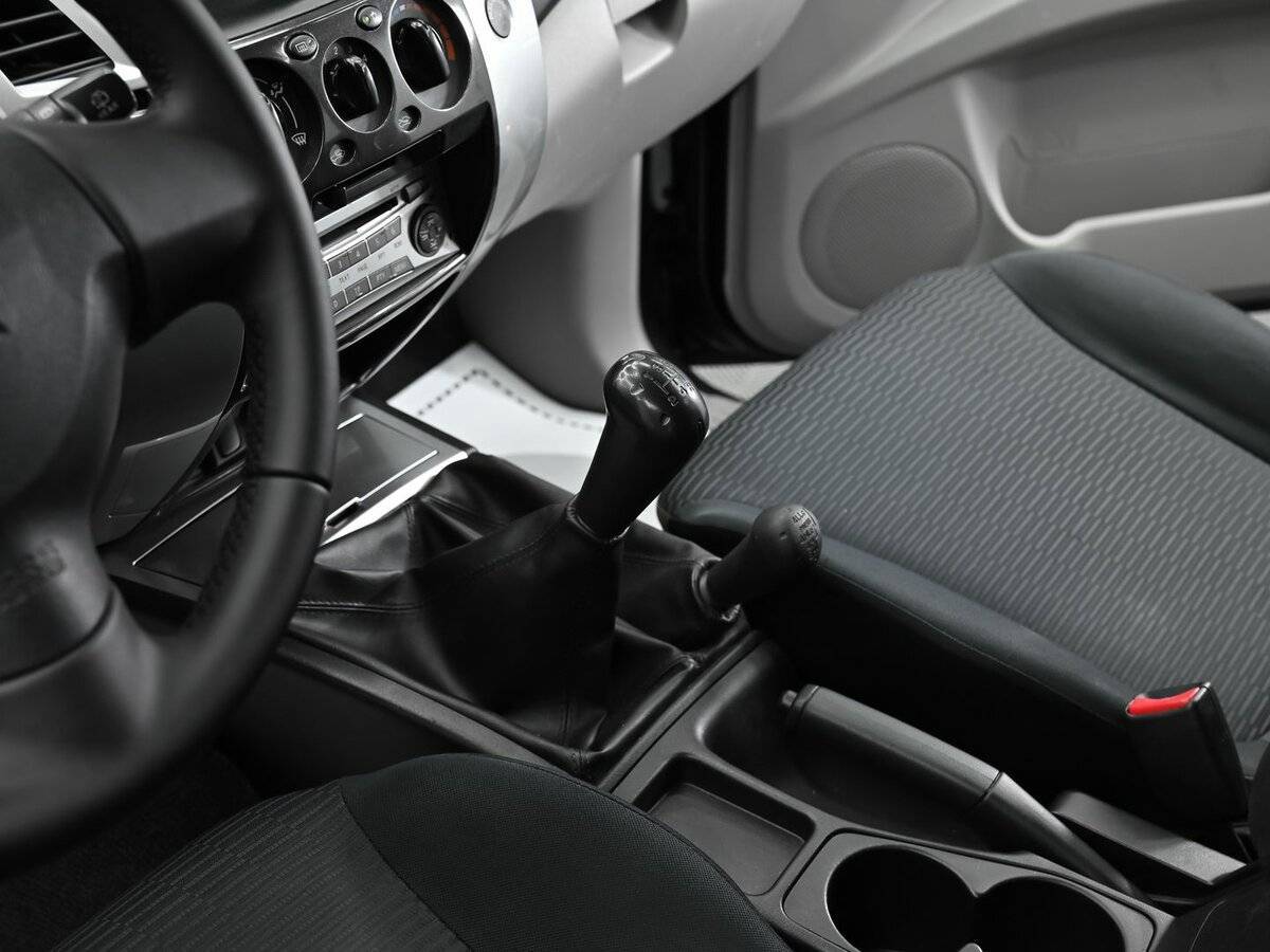 Митсубиши Паджеро Спорт б/у, 2012, Механическая. Фото: #9