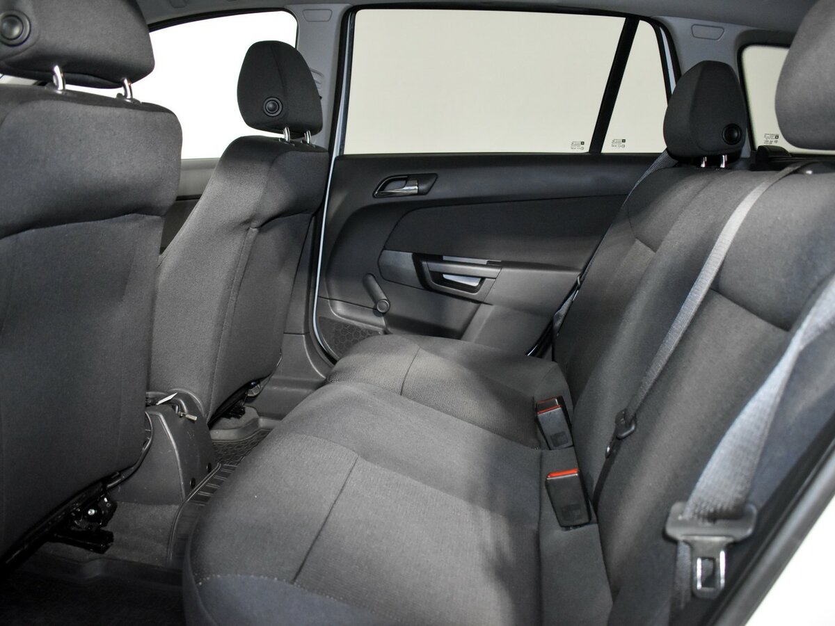 Опель Астра б/у, 2013, Механическая. Фото: #9