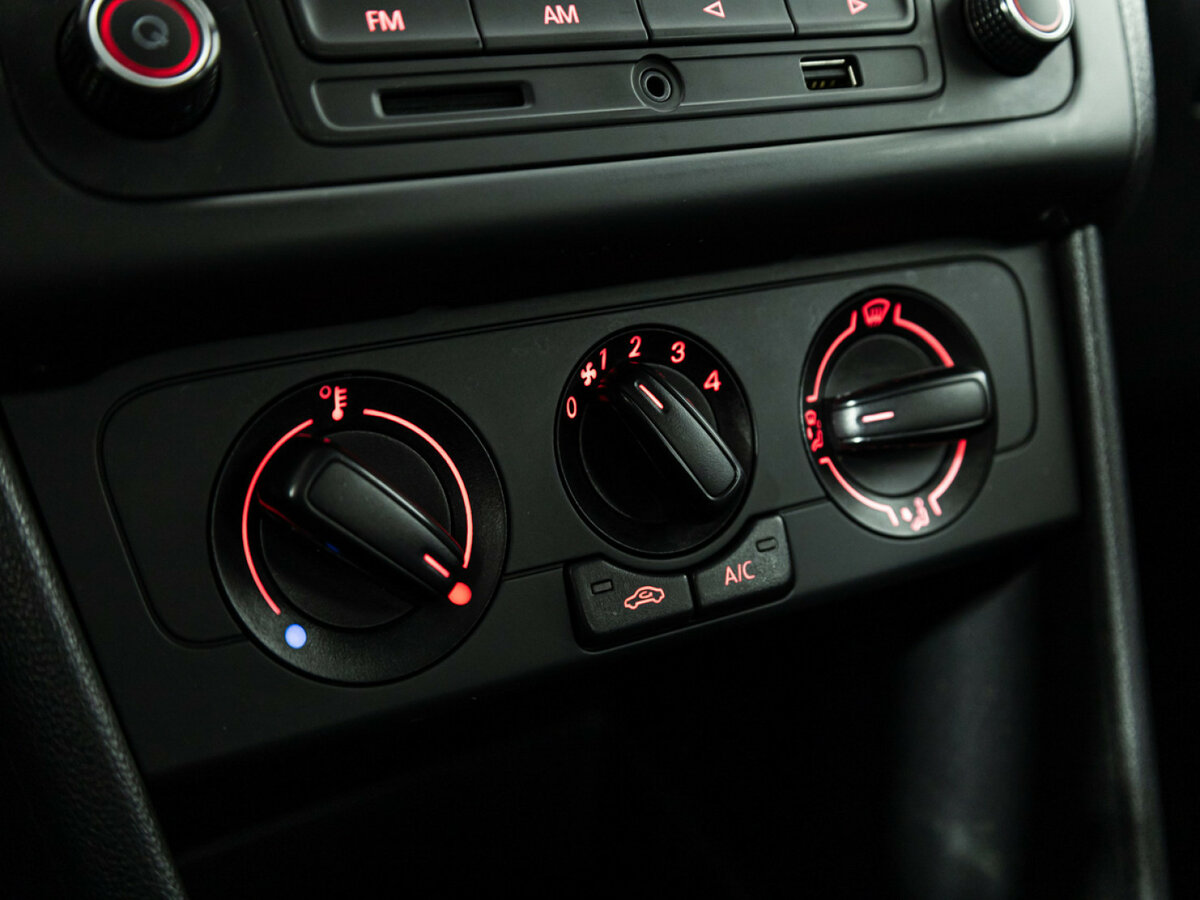 Фольксваген Поло б/у, 2015, Механическая. Фото: #14